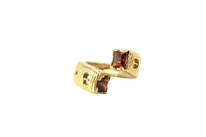 Clearance Anello Gothic Towers Argento Placcato Oro e Granati Rossi Anelli