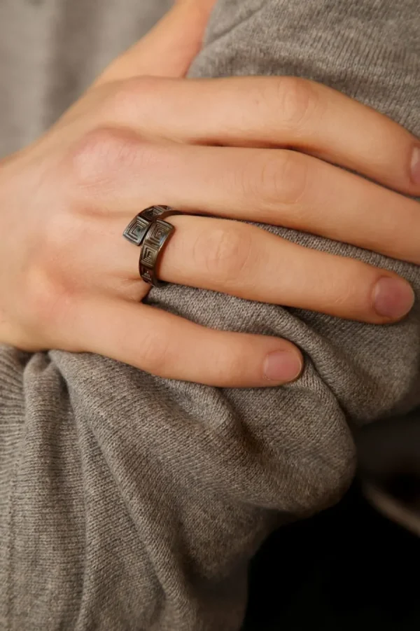 Outlet Anello Pantheon da uomo in argento placcato rodio nero Per Lui | Anelli