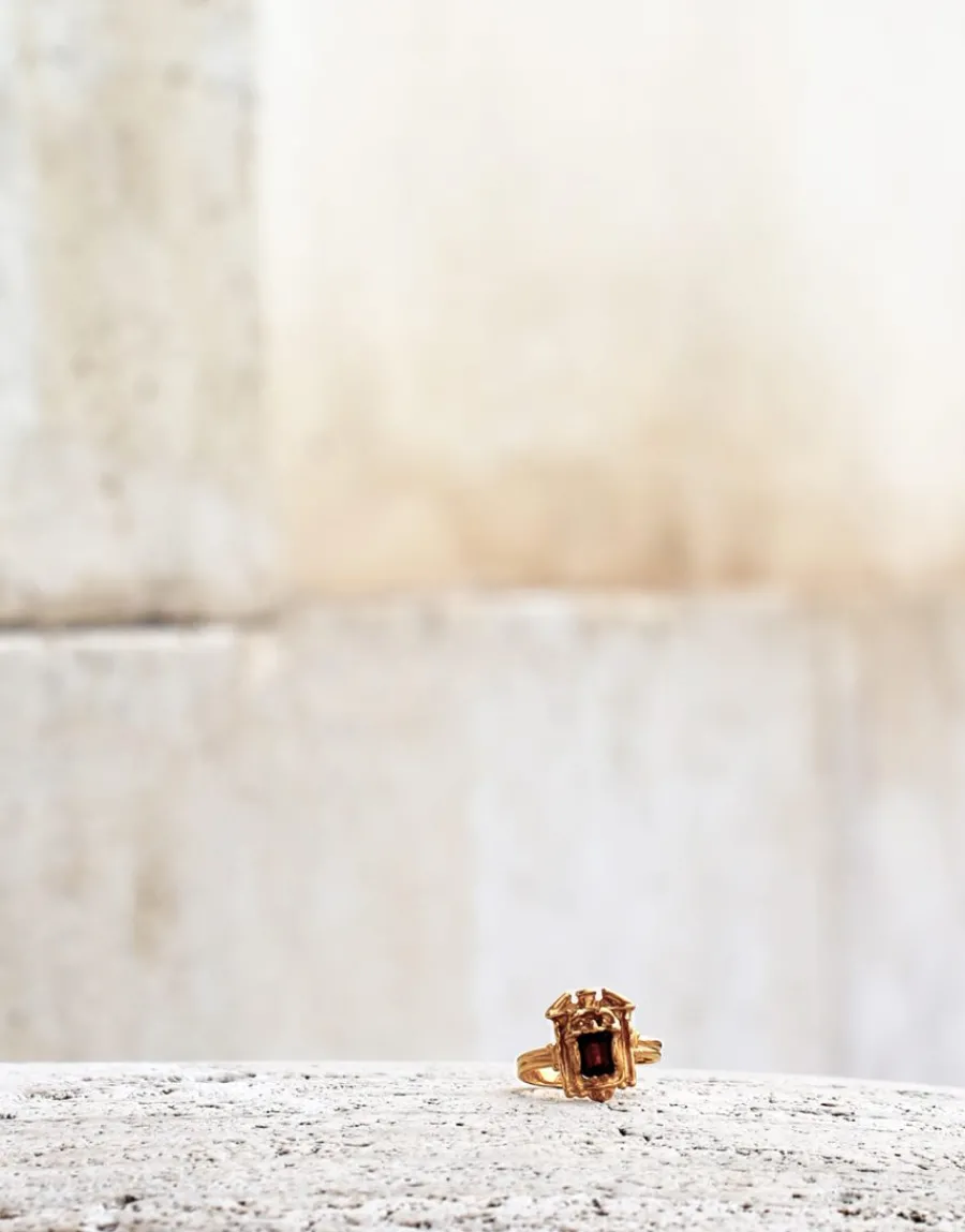 anello_zuccari_in_argento_5-1.webp Outlet Anello Zuccari in Argento 925 Placcato Oro con Granato Anelli